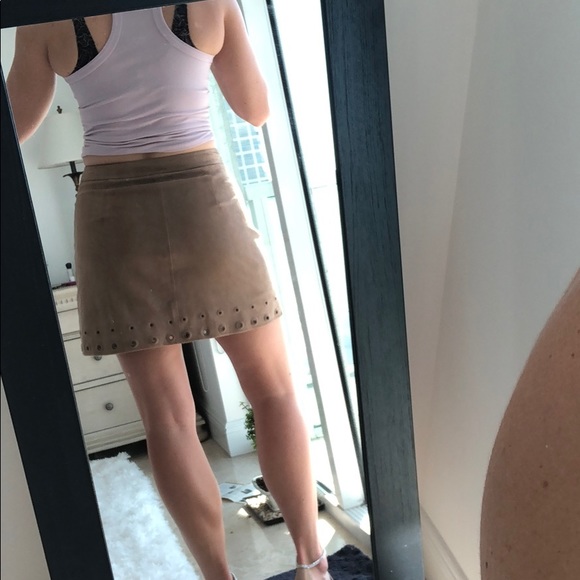 Express sz 4 faux suede stretchy skirt w/ grommets - Picture 2 of 4